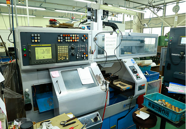 ガントリーローダ付NC旋盤、NUCJET-102